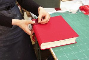 Reliure piece titre